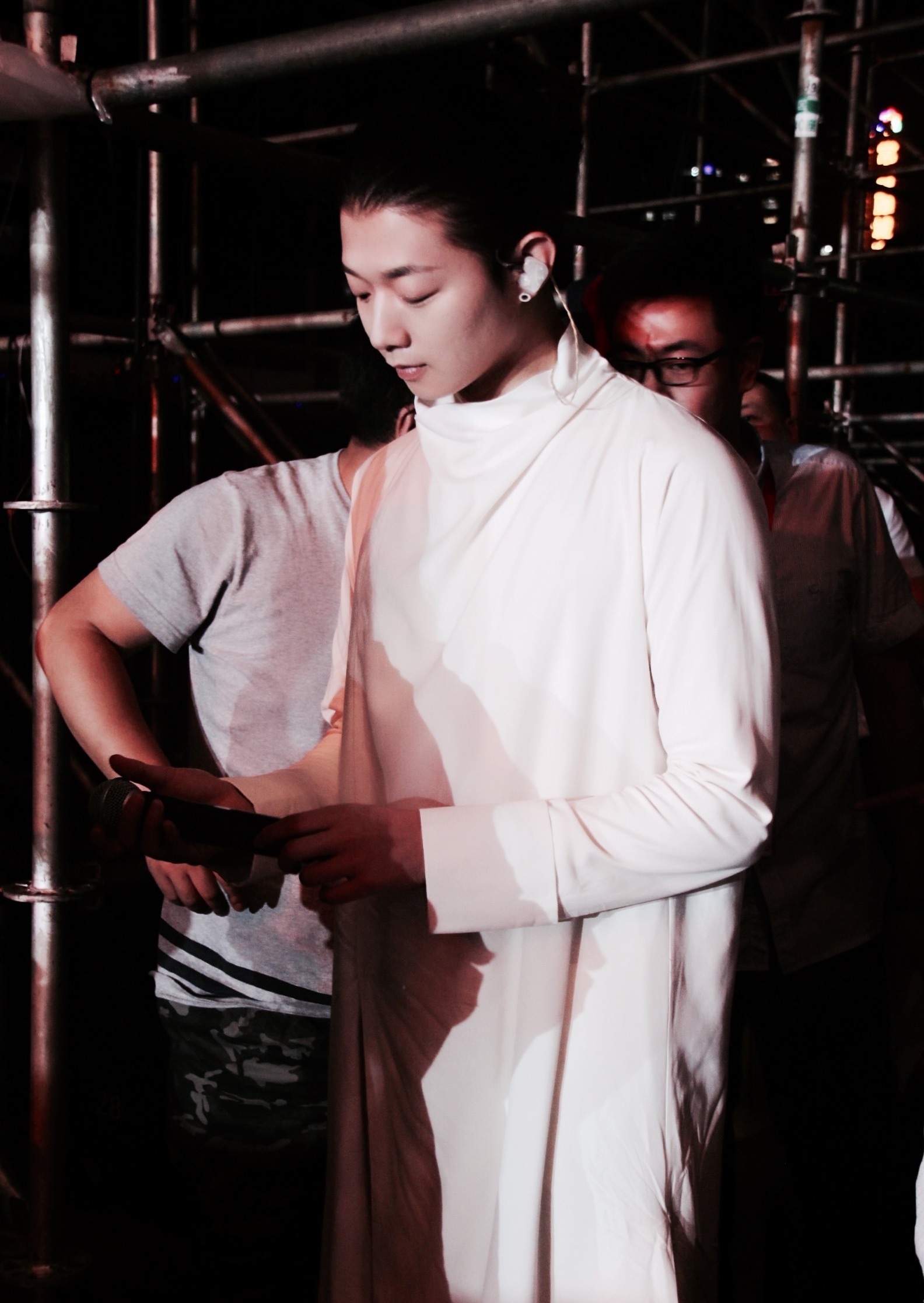 霍尊,1990年9月18日出生于 a target="_blank" href="/item/上海