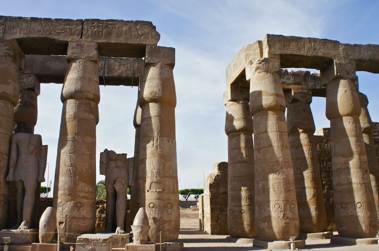 773384" data-lemmaid="773384">卢克索 /a>以北5公里处,整个建筑群