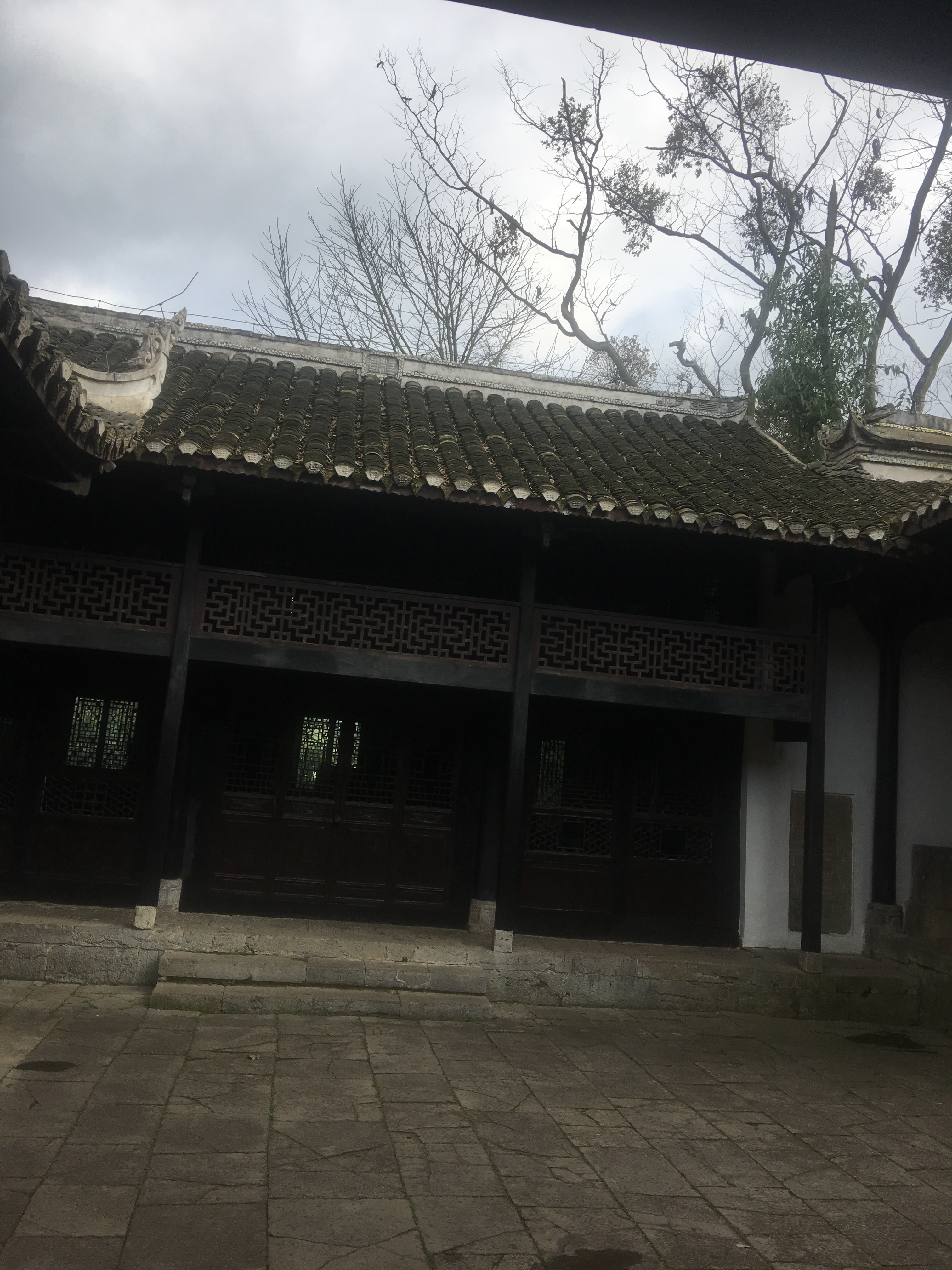 龙岗书院,位于贵州修文县阳明先生纪念馆内,初为明正德三年