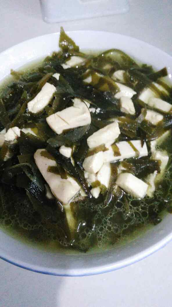 鱼头豆腐海带汤