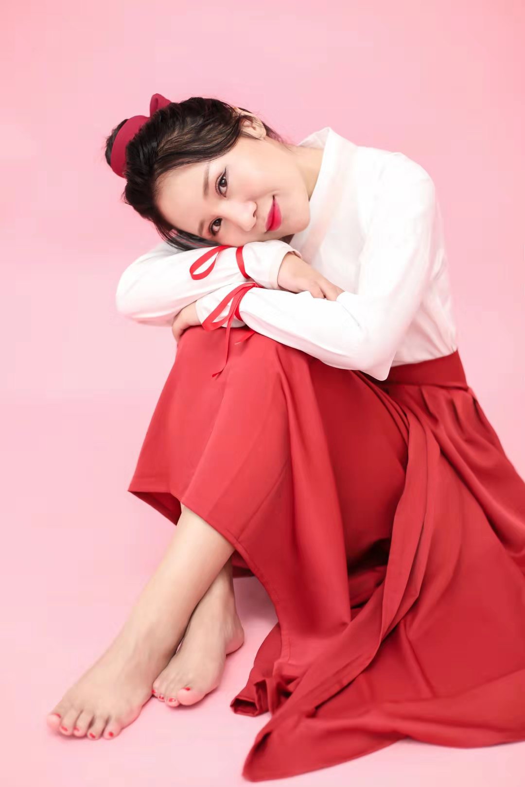  p>《梨花千树雪》是杨金格演唱的一首歌曲,由樊士歌填词,樊士歌作曲