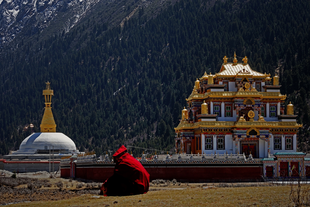  p>佐青寺,位于县治东北约 2公里的结杂乡境内,由宁玛派高僧 a target