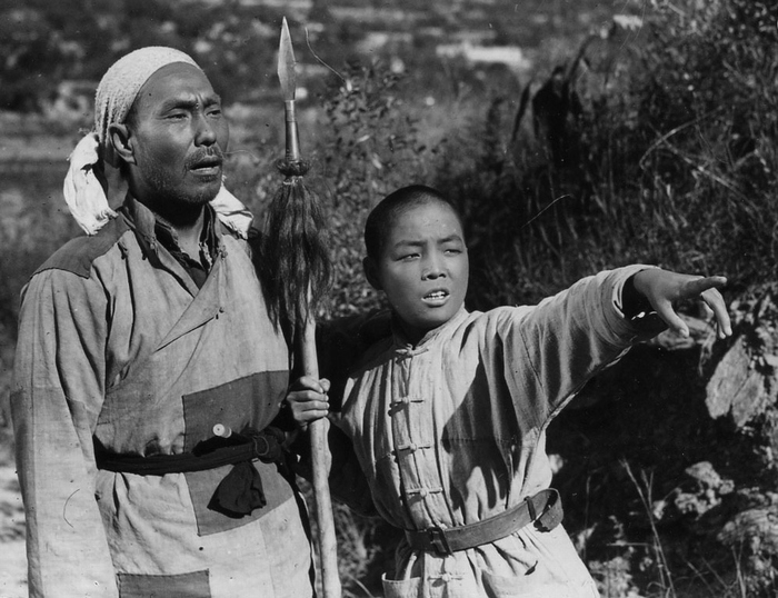 《鸡毛信》是1954年由 a target="_blank" href="/item/上海电影制片