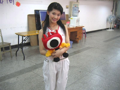 谢雅雯,1990年5月6日出生于广州,2005快乐中国蒙牛酸酸乳超级女声