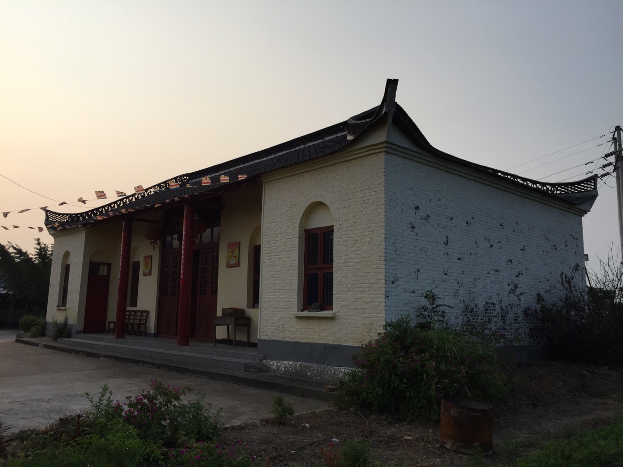  p>爱慈寺是位于扬州市仪征市刘集镇的一座寺庙. /p>