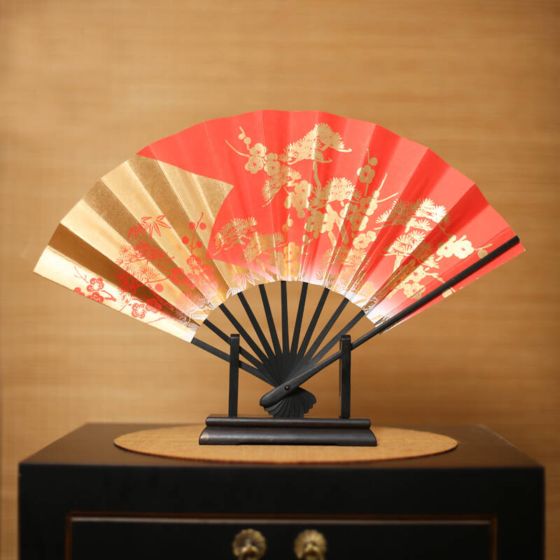 wojlbx6h">蝙蝠扇,拼音: biān fú shàn  日本平安京时代常用的扇子