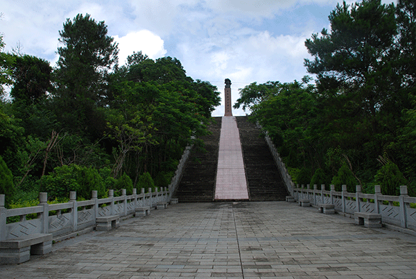 法卡山英雄纪念碑园