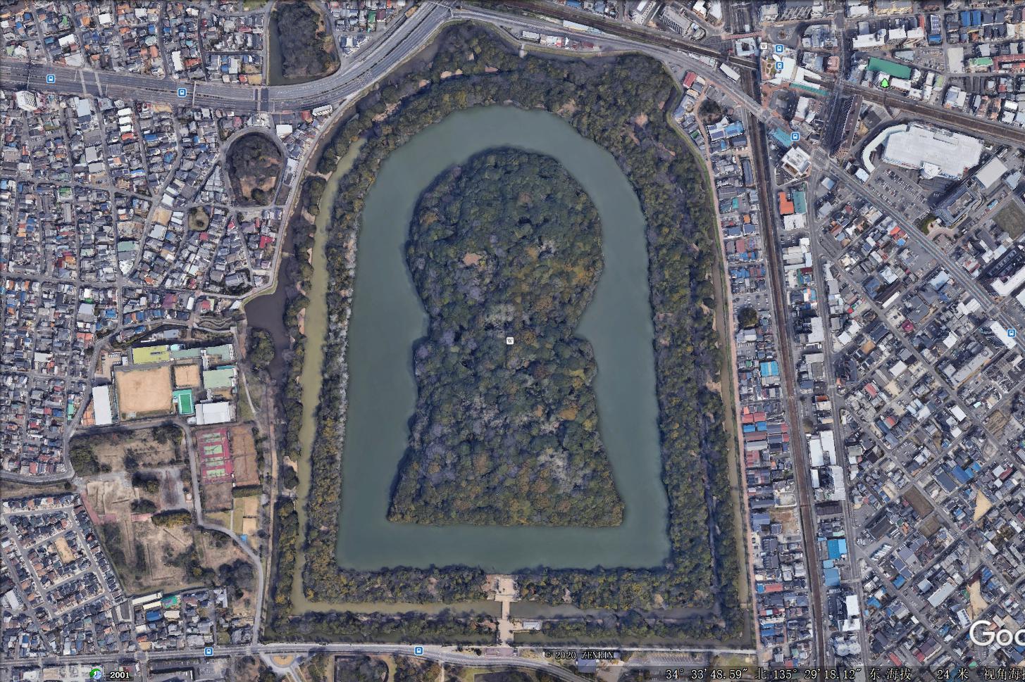  p>仁德天皇陵的全名是"百舌鸟耳原中陵",位于今天 a href="#" data