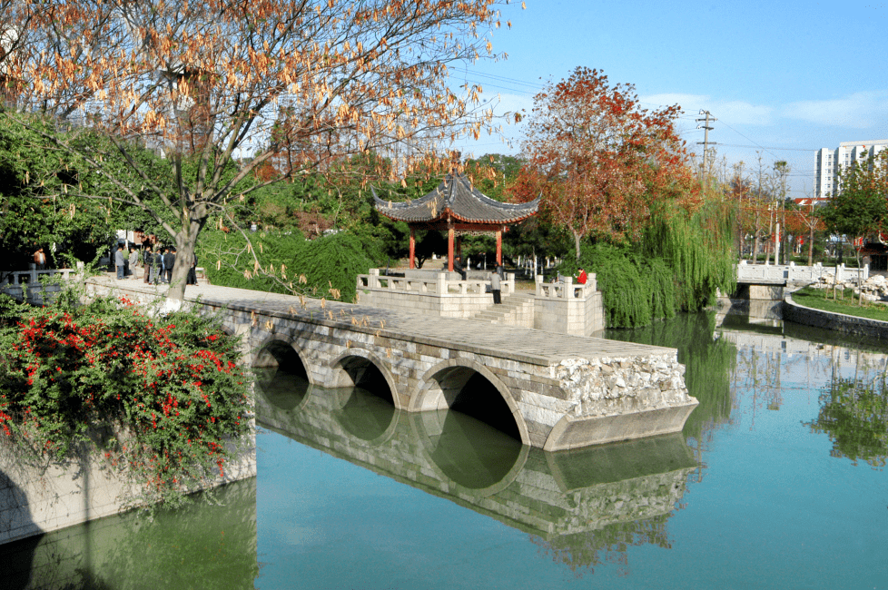 37ionvu">垂虹断桥,本名利往桥,俗称长桥,位于江苏省苏州市吴江区 a