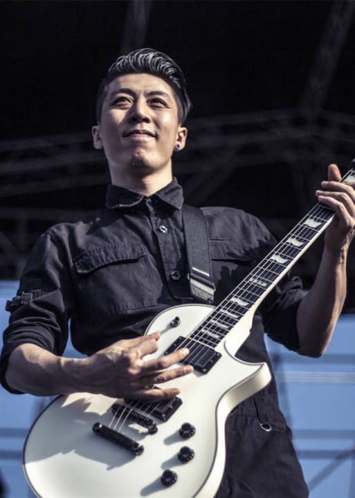 x1cwb">郑仕伟, a target="_blank" href="/item/左右乐队/3115933"