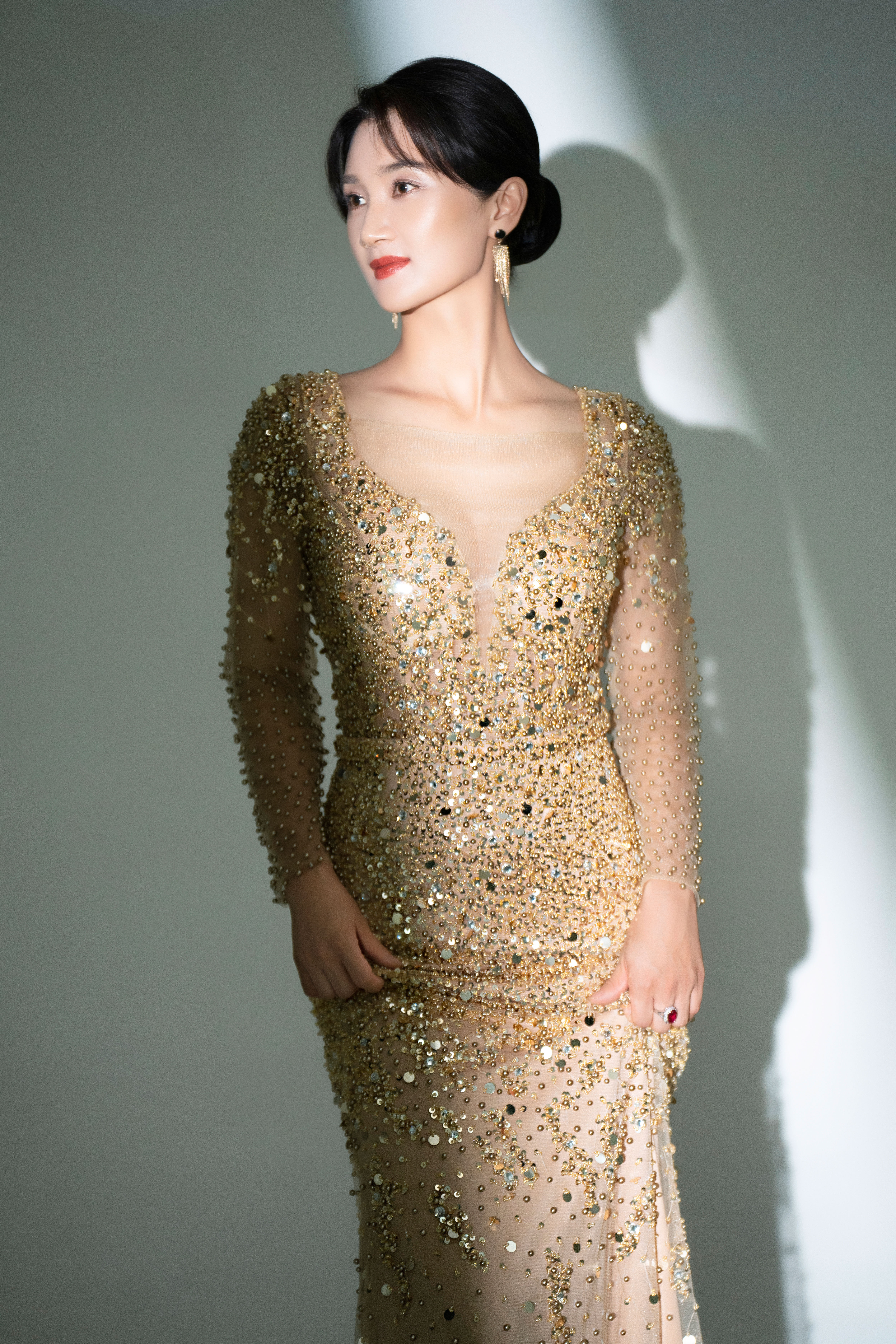  p data-id="go05hu5jmo">文君,原名张文君,大连人,毕业于吉林艺术