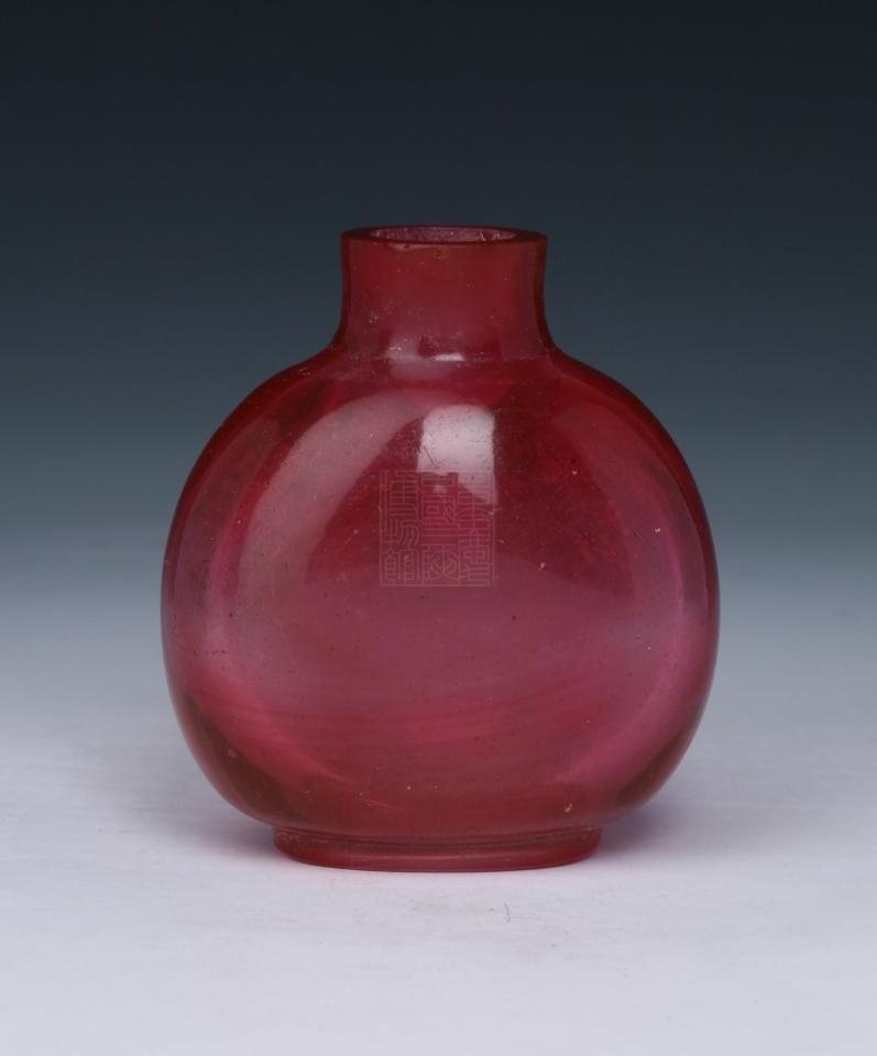 清红玻璃鼻烟壶