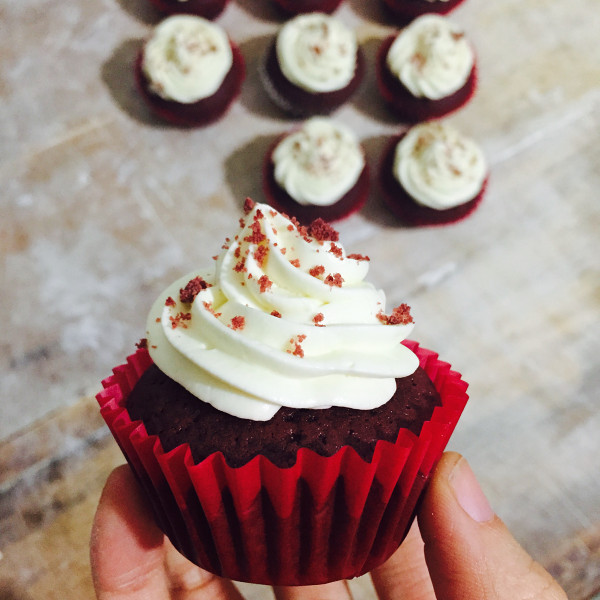 红丝绒杯子蛋糕