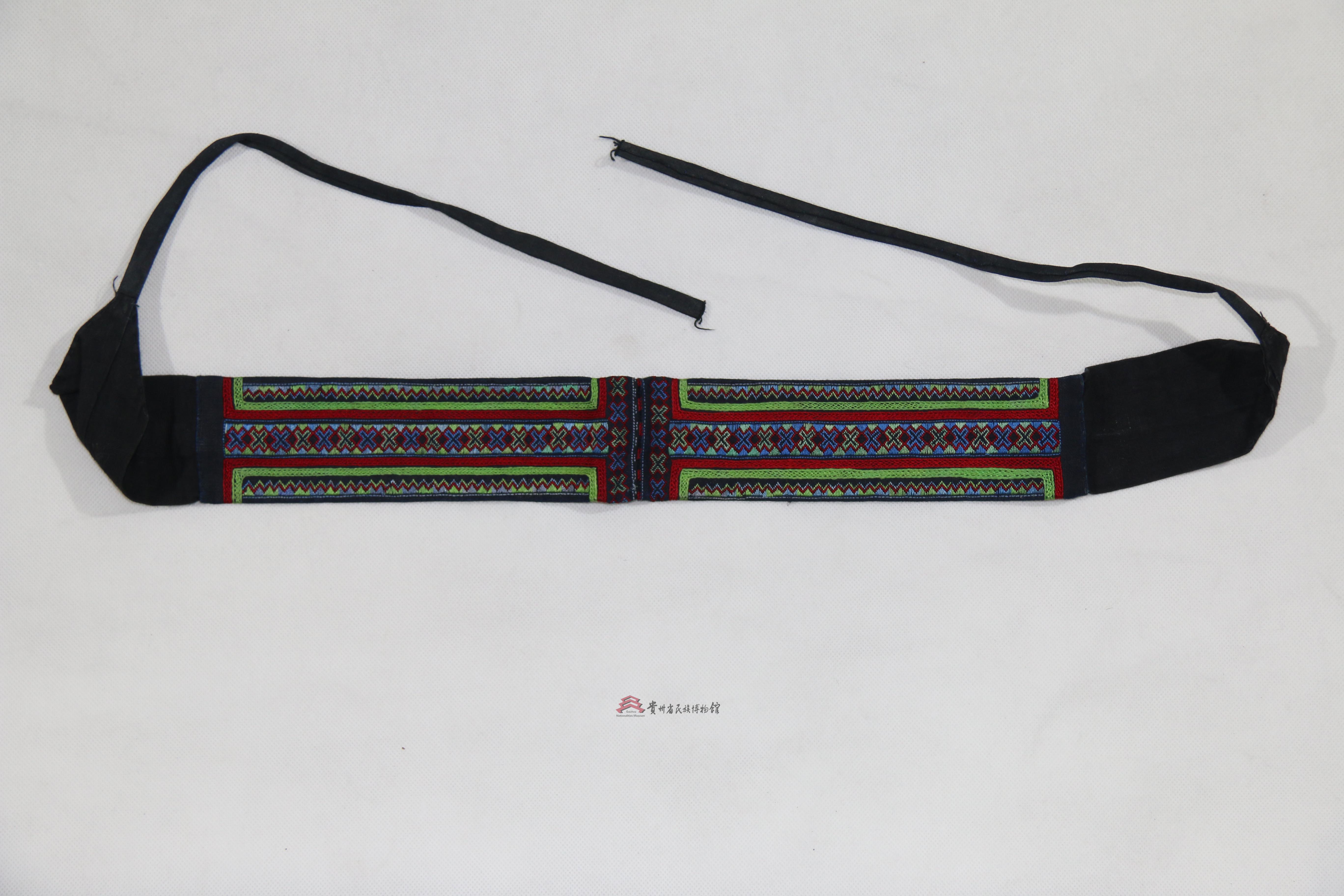 当代兴义苗族青布挑花几何纹头带