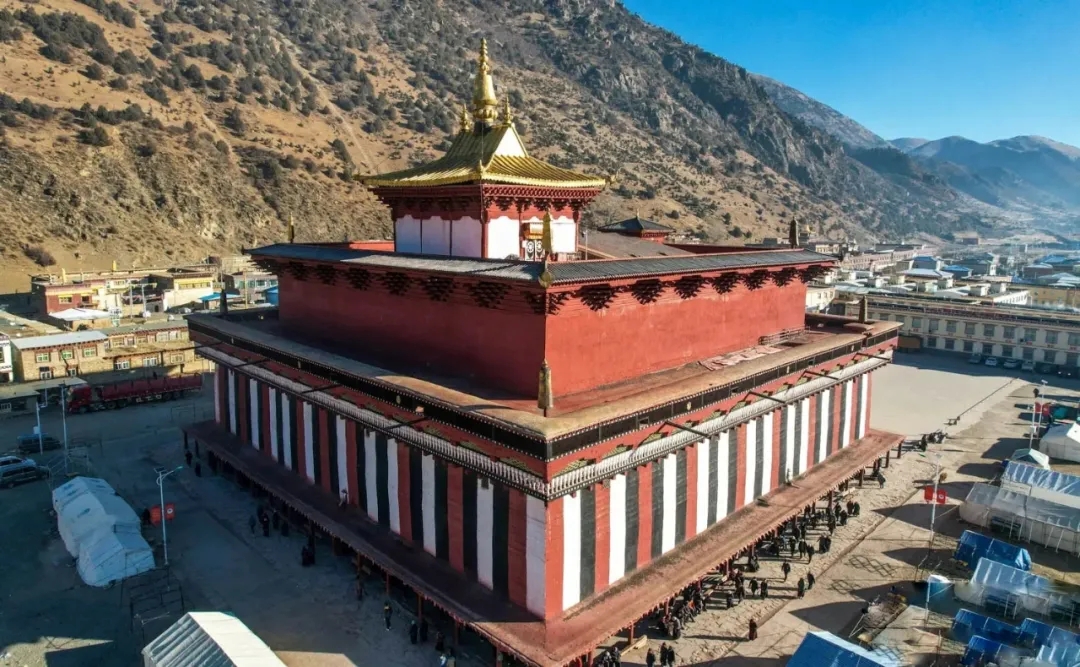 杰玛大殿,即类乌齐寺大殿,又称类乌齐寺,格培拉康,位于西藏自治区昌都