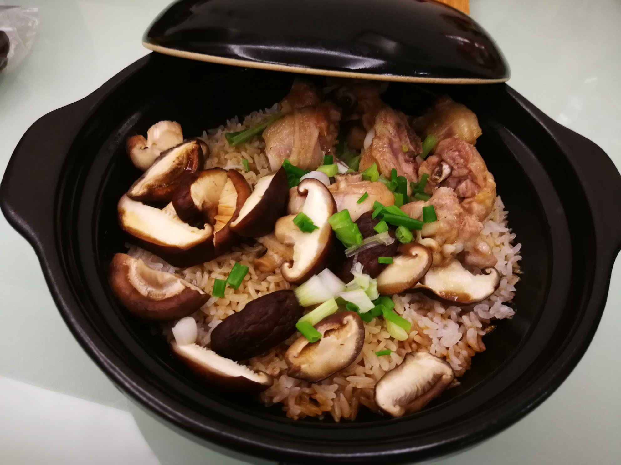 香菇滑鸡煲仔饭