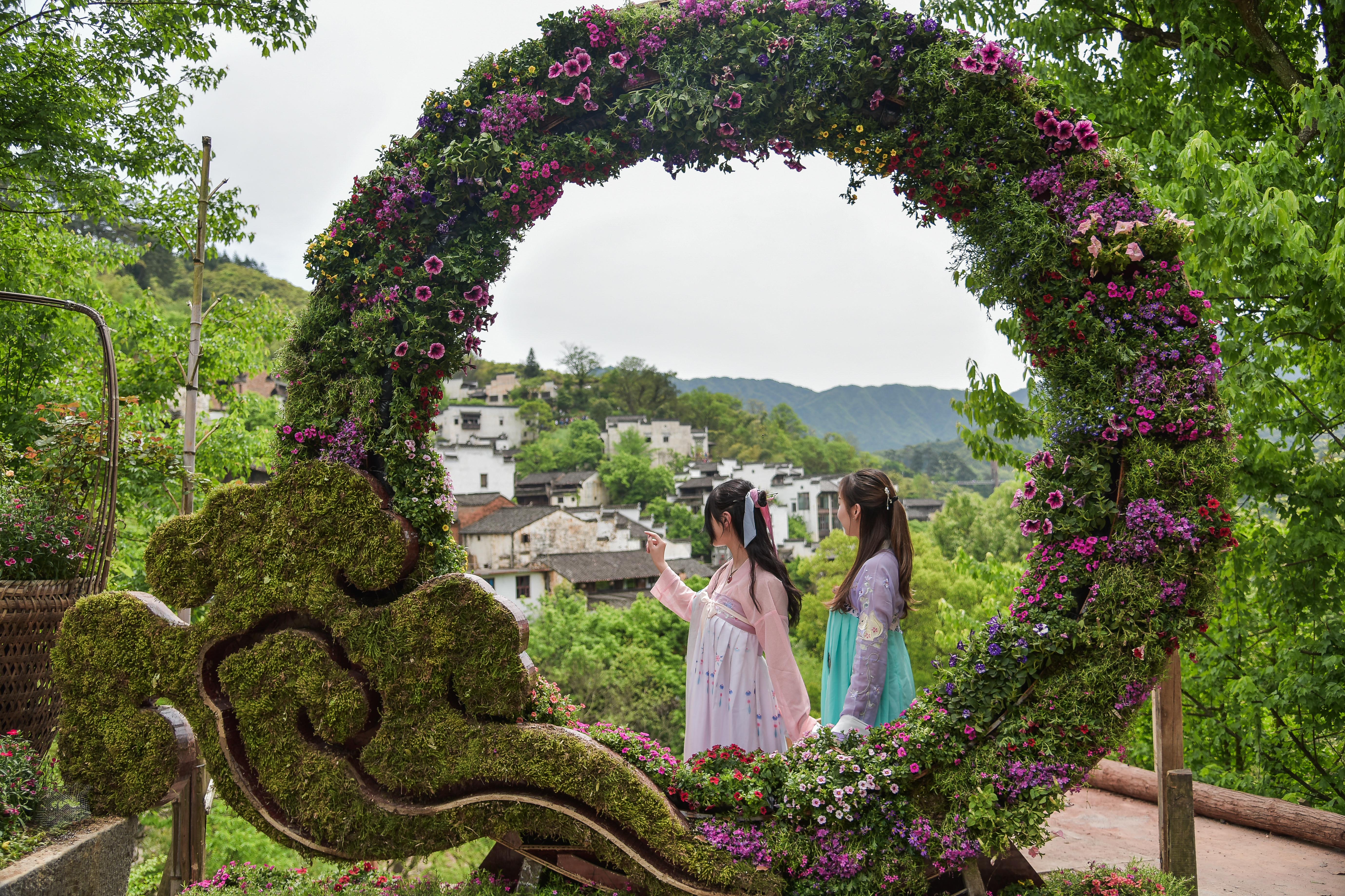  p>篁岭鲜花小镇位于江西省上饶市婺源县婺源篁岭旅游度假区内,篁岭