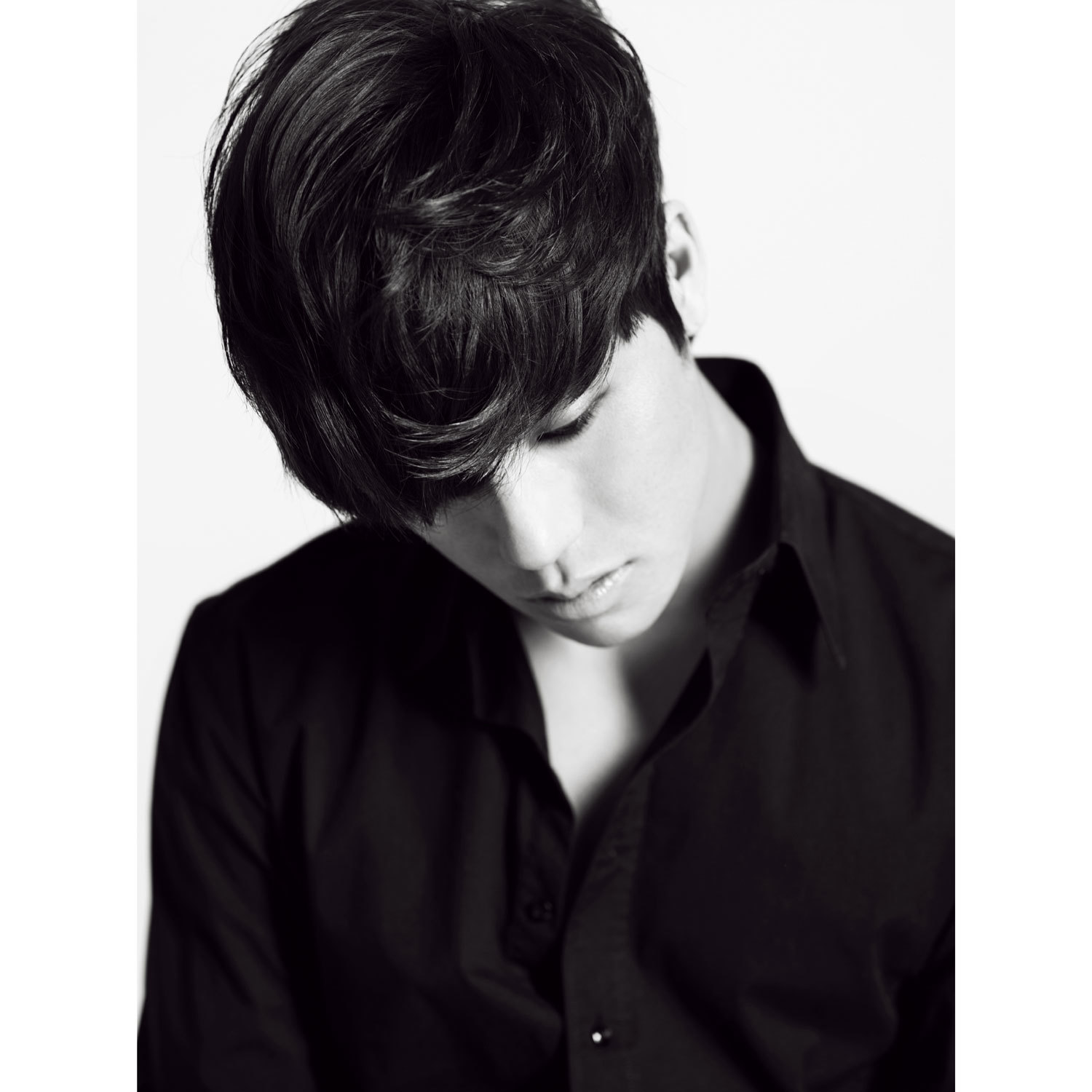 李贤,1983年11月8日出生于韩国光州广域市