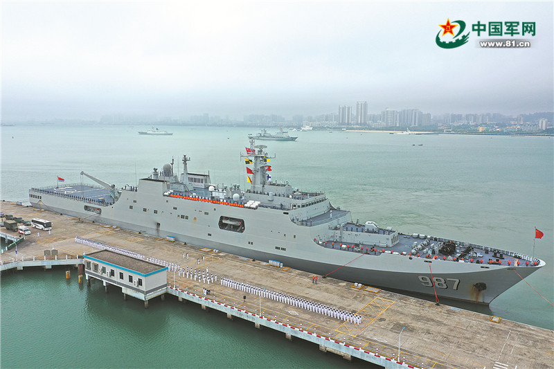 wuzhishan ship)是中国海军装备的两栖船坞登陆舰,舷号987,是国产071