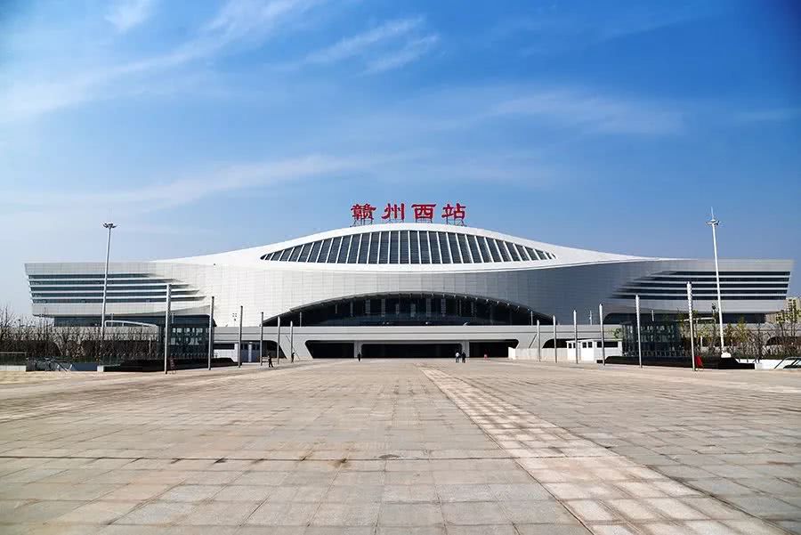  p>凤岗镇,隶属江西省赣州市 a target="_blank" href="/item/南康区