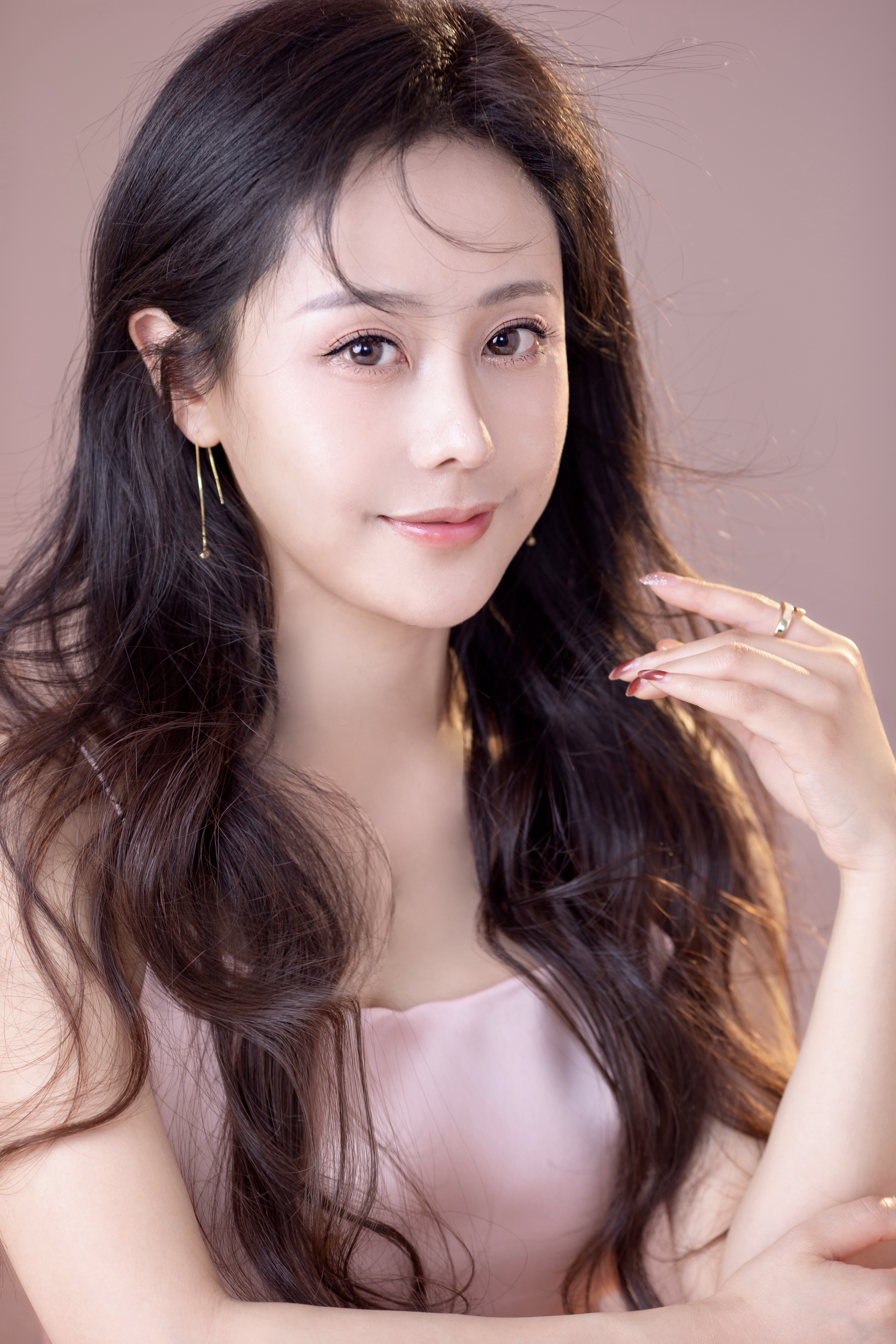  p data-id="go08eujn7e">叶晞月,1994年出生于北京市,中国内地影视女