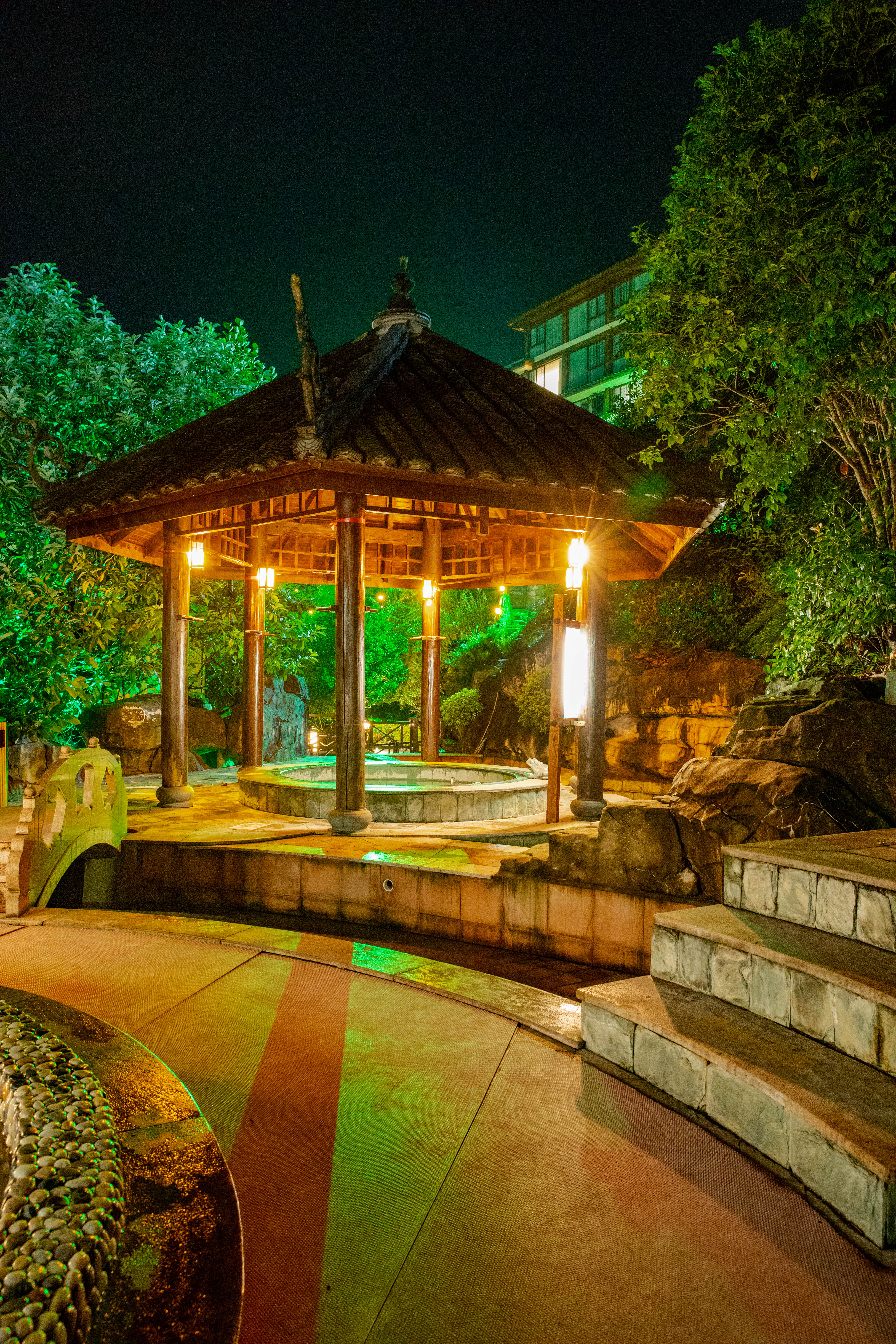  p data-id="gnzl1e87j7">玉龙山氡泉度假村位于浙江省泰顺县承天氡泉