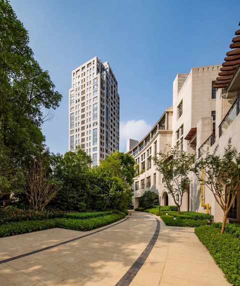  p>万科翡翠滨江(二期)位于上海市浦东洋泾,由上海中房滨江房地产有限