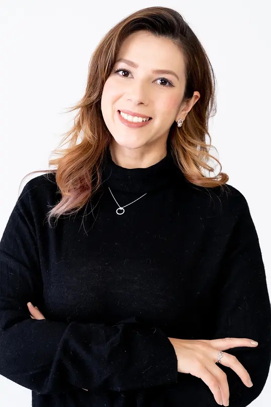 戈(maria theresa gow),1982年9月14日出生于苏格兰,英菲混血,女