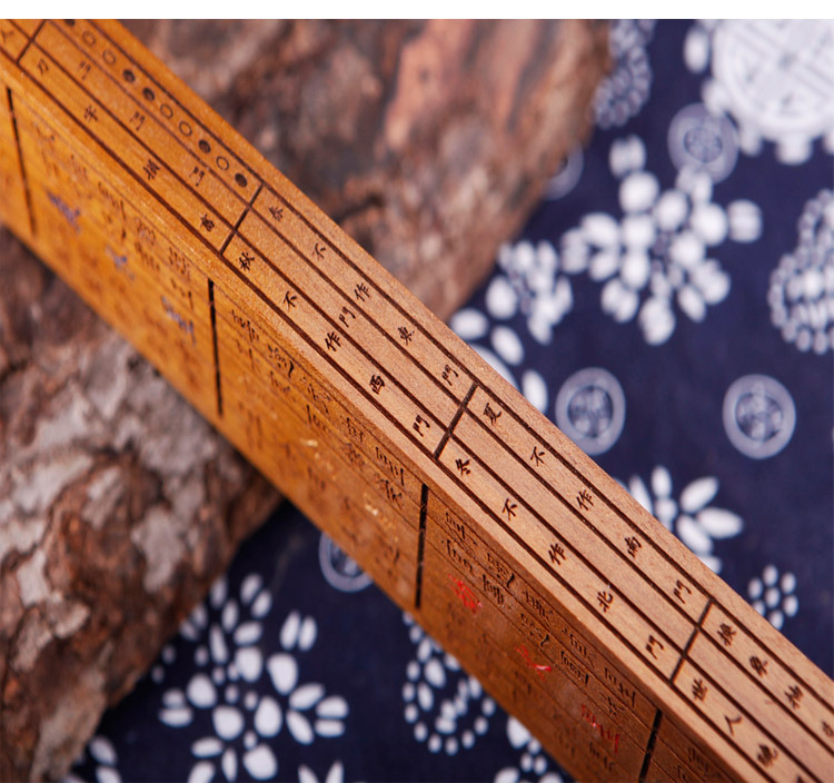 亦作"鲁班尺",为建造房宅时所用的测量工具,类今工匠所用的曲尺