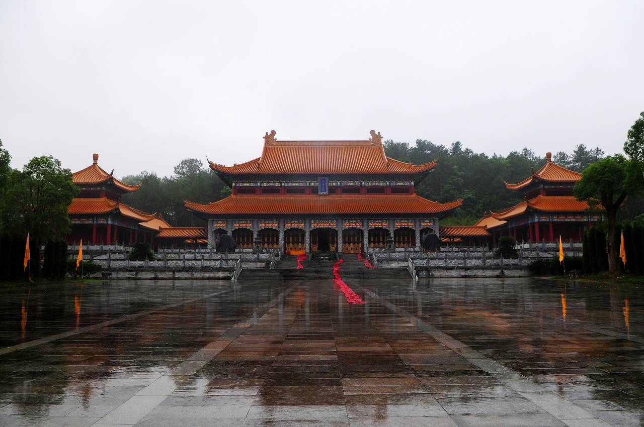  p>炎帝陵,位于湖南省株洲市 a target="_blank" href="/item/炎陵县