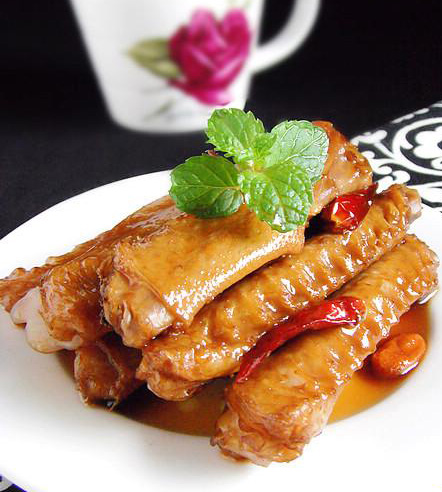  p data-id="gnywozrkm7">翅膀一般是禽类最好吃的地方,因为那里多