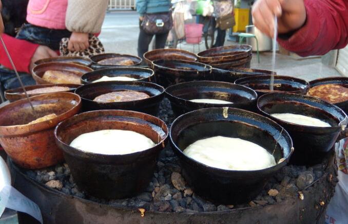  p data-id="gnasdxix6v">熨斗粑是四川省会理县的名小吃.