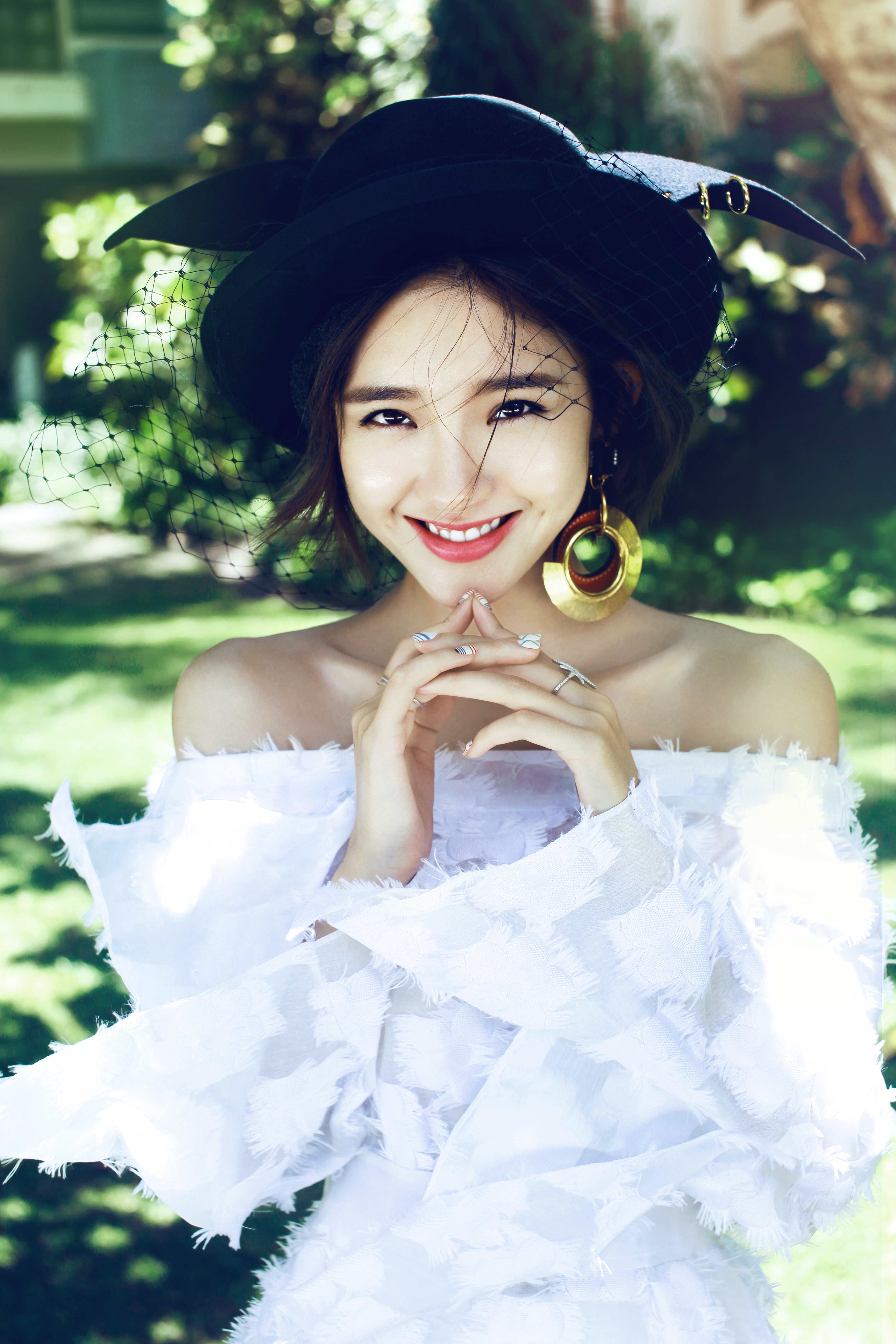  p>唐艺昕,1987年10月9日出生于四川省遂宁市,毕业于重庆大学美视电影