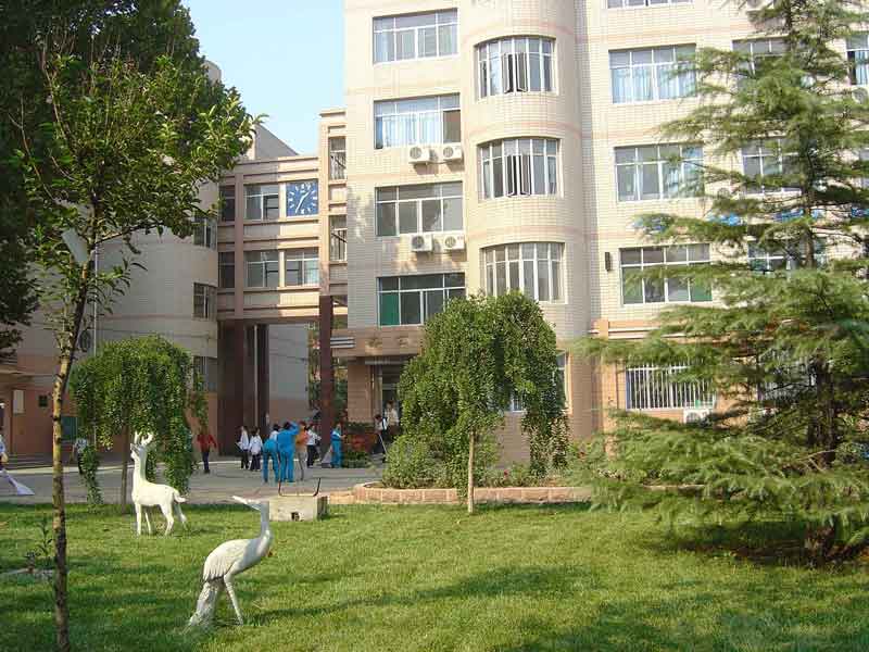  p>山东省济南第十八中学,始建于1944年.