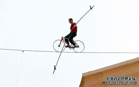 尼克·瓦伦达