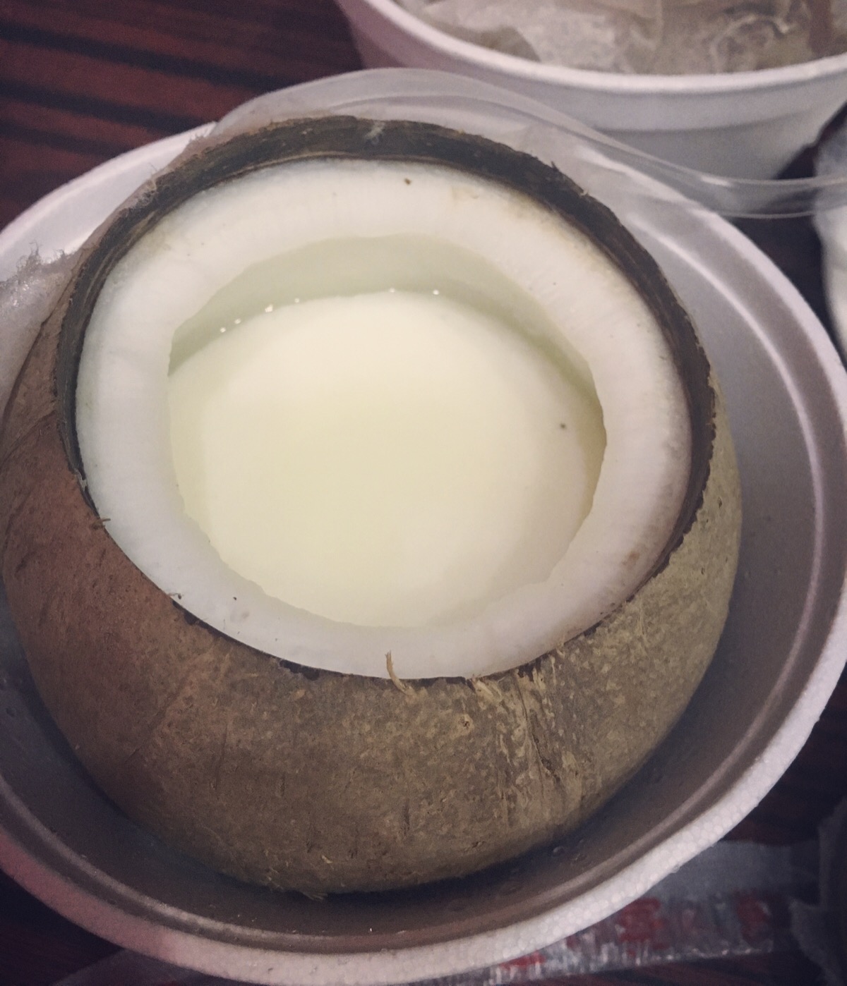  p>椰汁炖奶是一道由蛋白2个,鲜奶100㏄,椰奶100