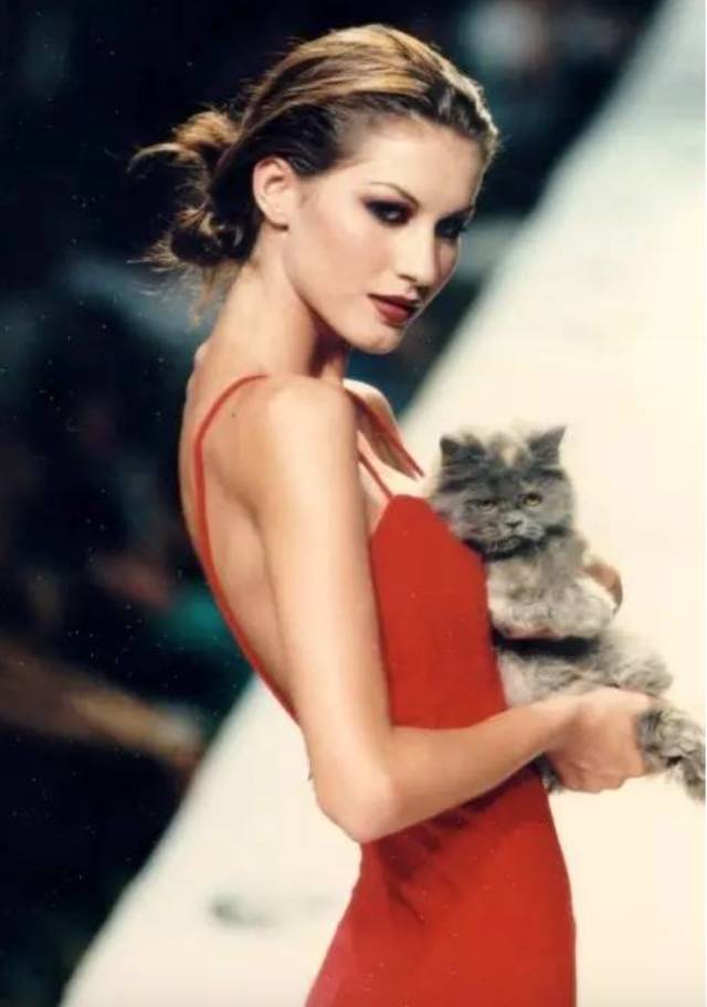  p>吉赛尔·邦辰(gisele bündchen),1980年7月14日生于巴西