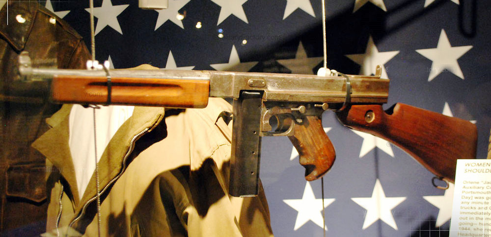 s7">汤普森冲锋枪(英文:thompson submachinegun,又称:汤姆逊冲锋枪