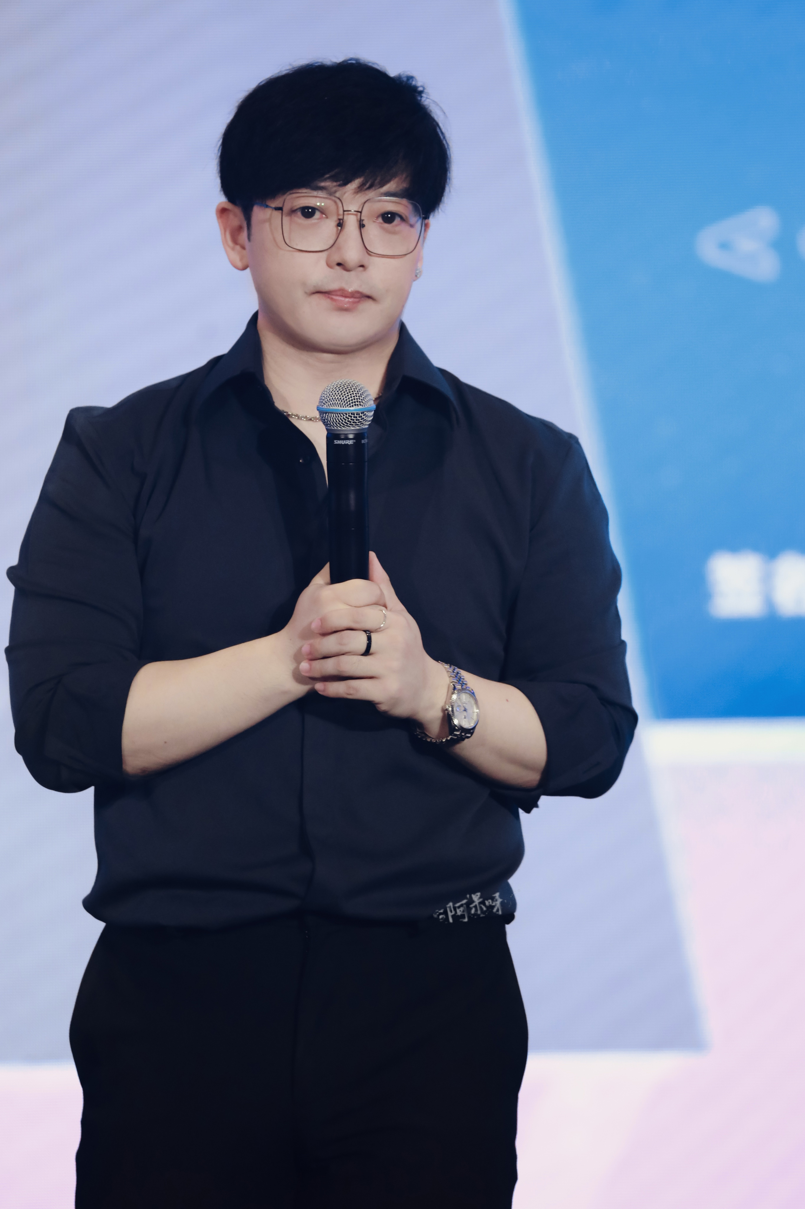  p data-id="gm3itycr2q">凌飞,中国内地配音演员.