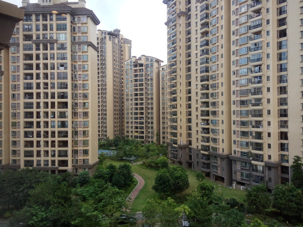  p>翡翠绿洲泊郡位于广州市增城凤凰城,由广州市增城香江房地产有限