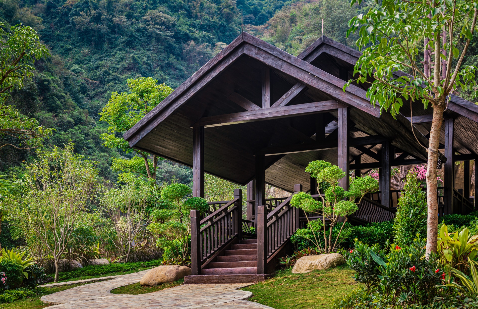  p>笔架山旅游区,位于清远市清新区笔架山林场,距离市区约5公里,笔架