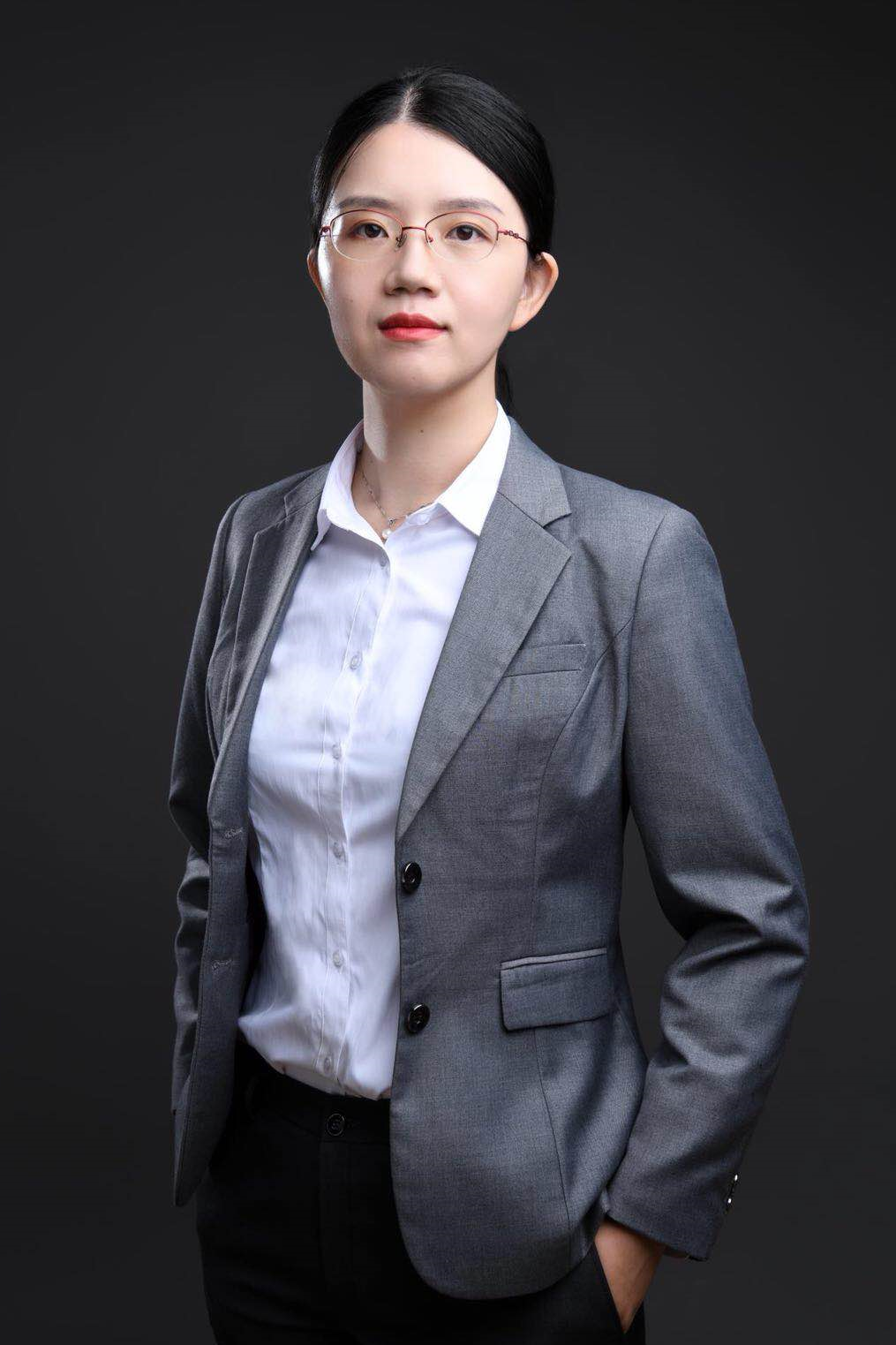 孙佩君律师,上海市华亭律师事务所律师,执业证号