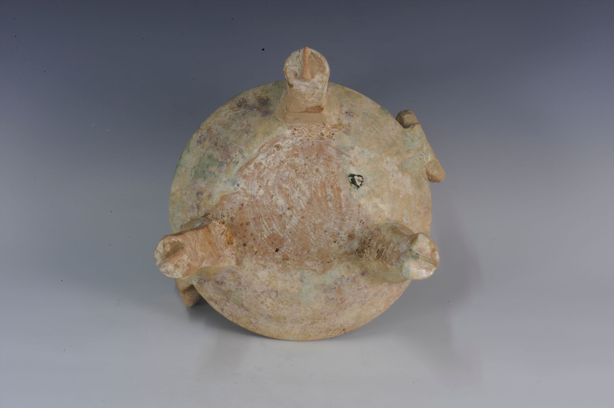 汉代绿釉三足双耳陶鼎