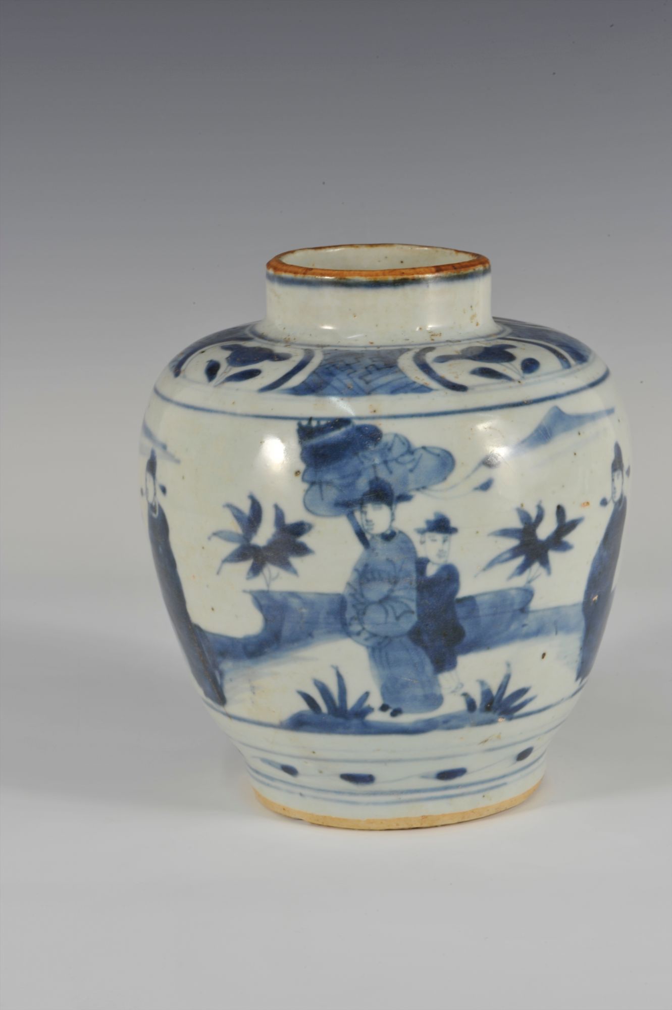 明代晚期青花山水人物纹瓷罐