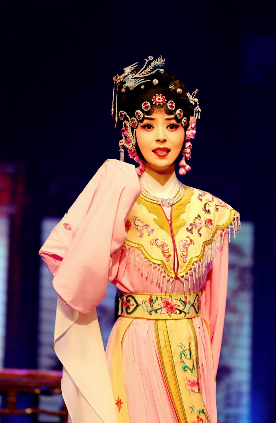  p data-id="go063ufx6c">袁媛,毕业于安徽省艺术学校,中国黄梅戏女