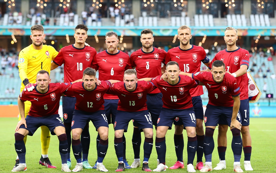 euro 2020),亦称为"2020年欧洲杯"  "2020年欧锦赛",是第16届欧洲足球