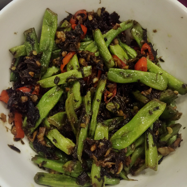  p>肉松榄菜炒四季豆是以四季豆,瘦猪肉,橄榄菜为主料的菜品. /p>