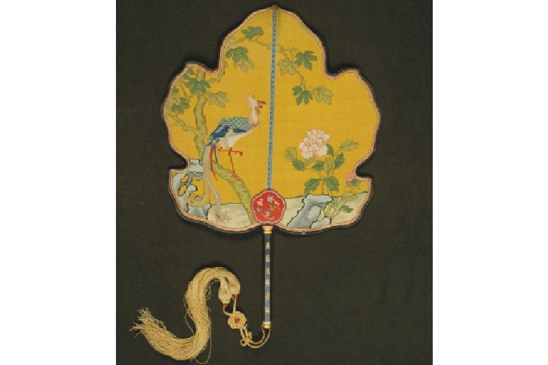 黄色缂丝凤栖梧桐图团扇