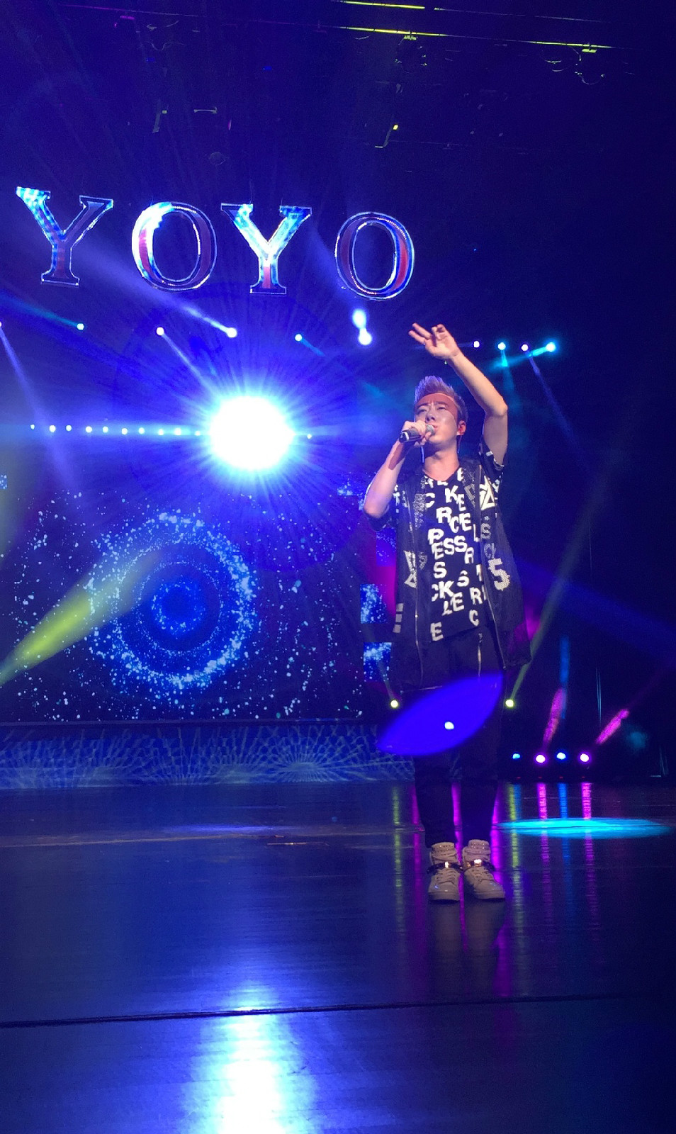  p>刘辰希,1988年4月23日出生于湖北武汉,是位全能音乐唱作才子.