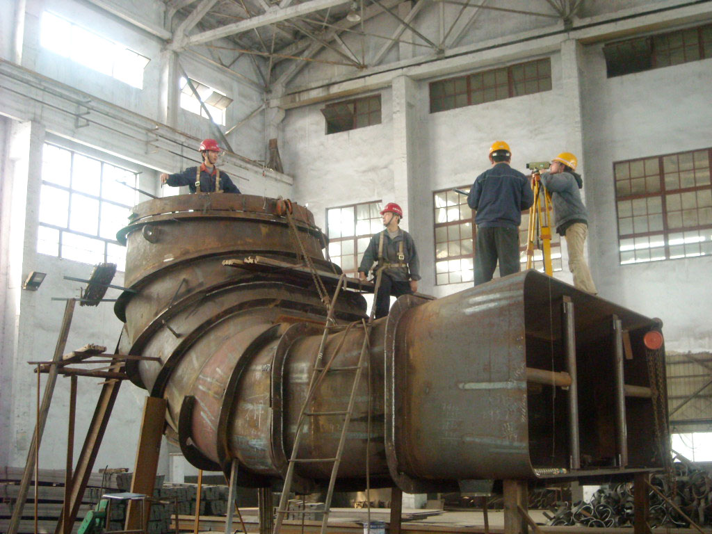 尾水管形式及尺寸均由水轮机